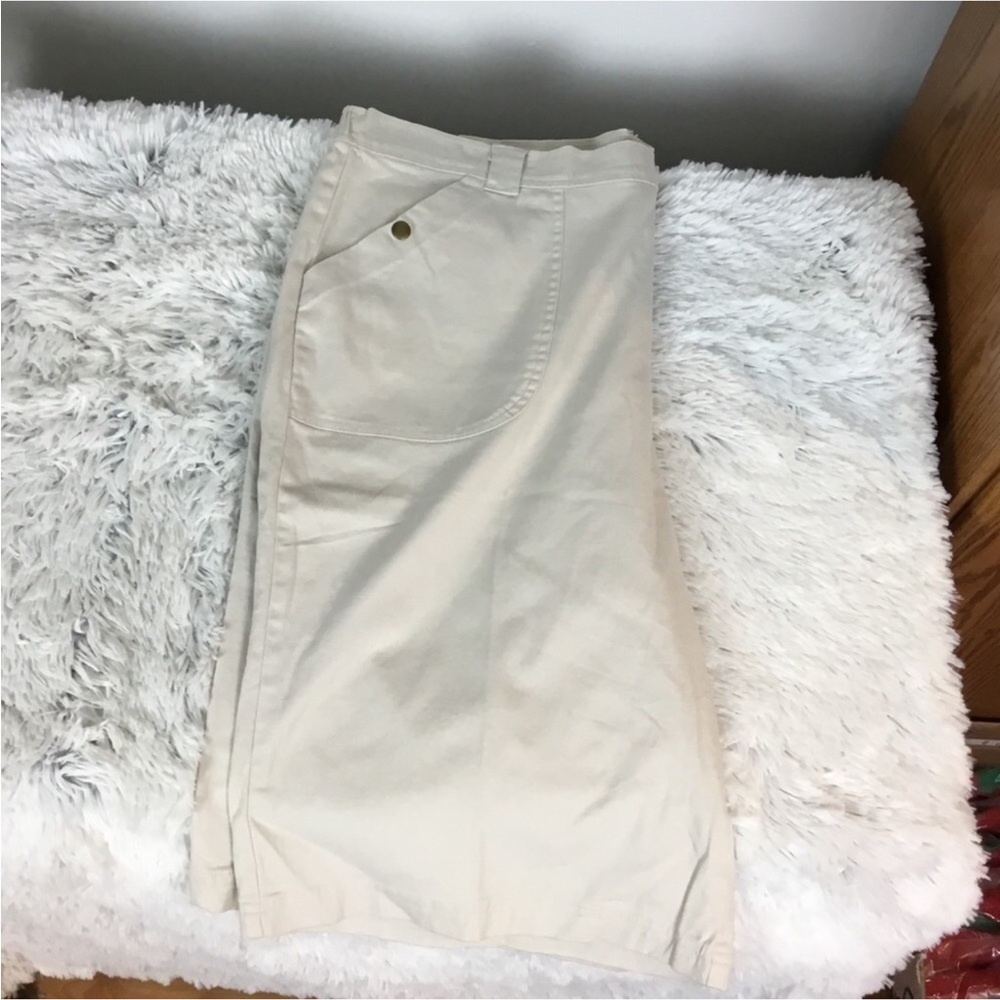 Bobbi Brooks Stretch beige bermuda shorts Woman’s size 2X (20-22) - Picture 7 of 12